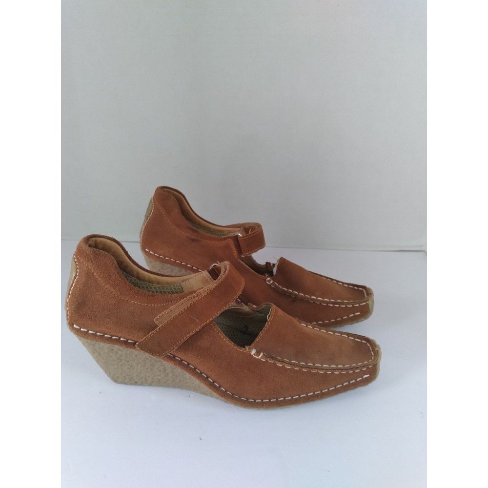 Tan Leather Comfort Wedge Mary Jane Shoes with Contrast Stitching